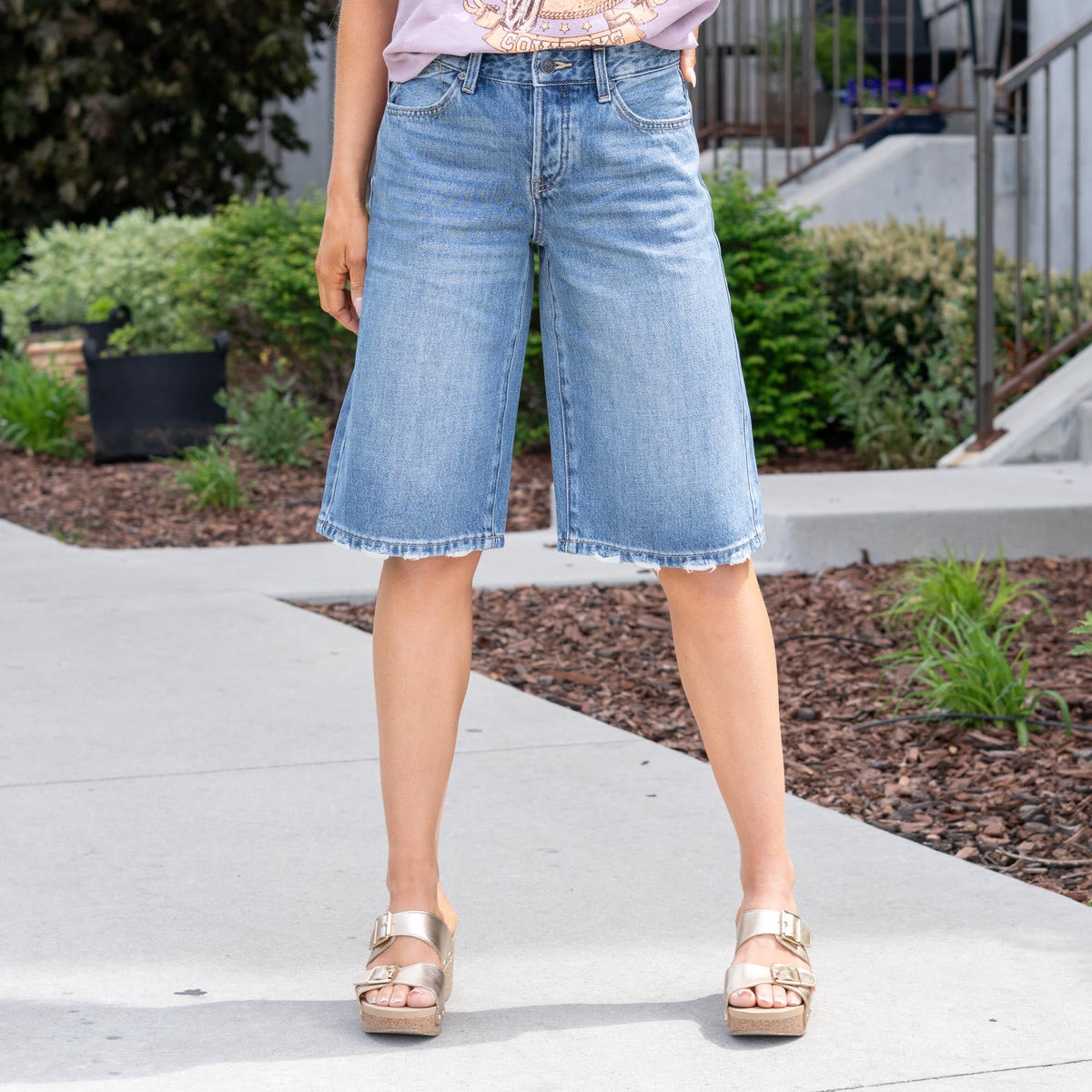 KanCan Daylin Low Rise Baggy Jort Shorts – Medium Wash Rigid Denim