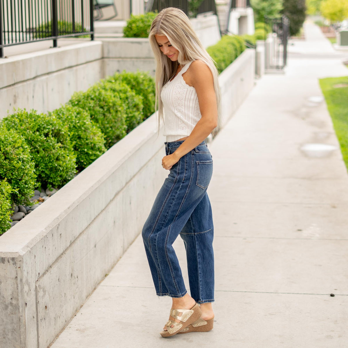 VERVET Jadeite High Rise Barrel Jeans Dark Blue Wash